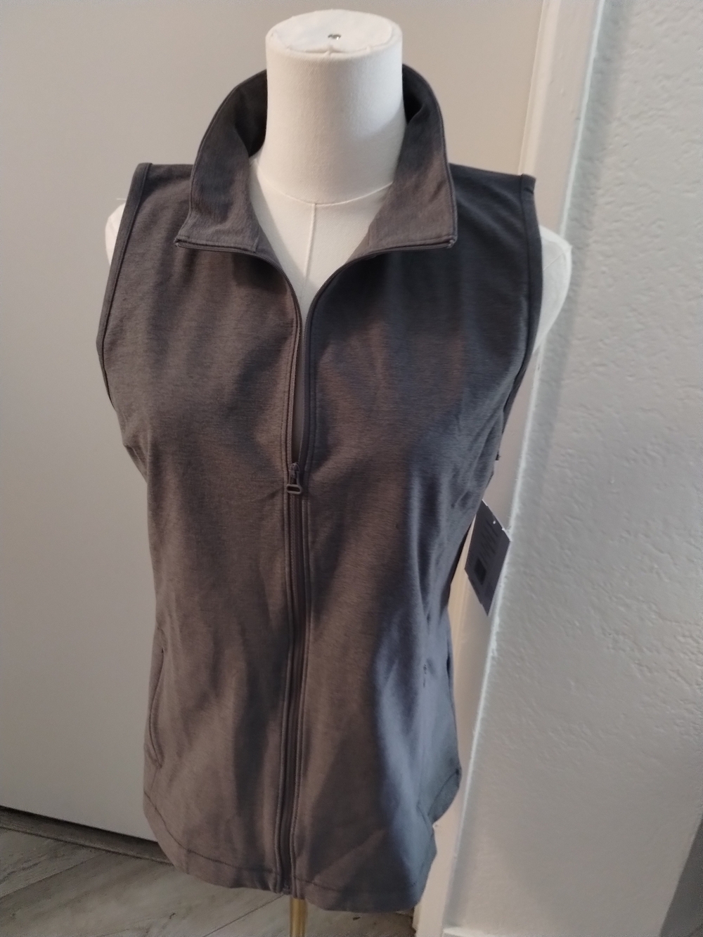 Beyond Yoga Sleeveless Zip Vest in Charcoal Gray